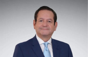 MIGUEL ÁNGEL VELÁSQUEZ GARCÍA RECIBE CREDENCIALES COMO SENADOR DE LA REPÚBLICA Y FORTALECE LA REPRESENTACIÓN DE LOS PERUANOS EN EL EXTERIOR