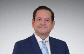 MIGUEL ÁNGEL VELÁSQUEZ GARCÍA RECIBE CREDENCIALES COMO SENADOR DE LA REPÚBLICA Y FORTALECE LA REPRESENTACIÓN DE LOS PERUANOS EN EL EXTERIOR