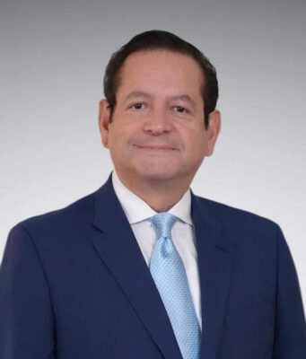 MIGUEL ÁNGEL VELÁSQUEZ GARCÍA RECIBE CREDENCIALES COMO SENADOR DE LA REPÚBLICA Y FORTALECE LA REPRESENTACIÓN DE LOS PERUANOS EN EL EXTERIOR