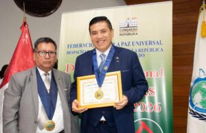 Dr. VĂctor Lozano es distinguido como âEmbajador para la Pazâ por UPF PerĂș